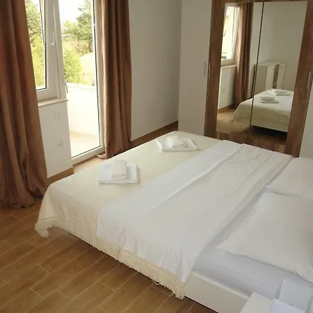 Tina * Betina (Sibenik-Knin)
